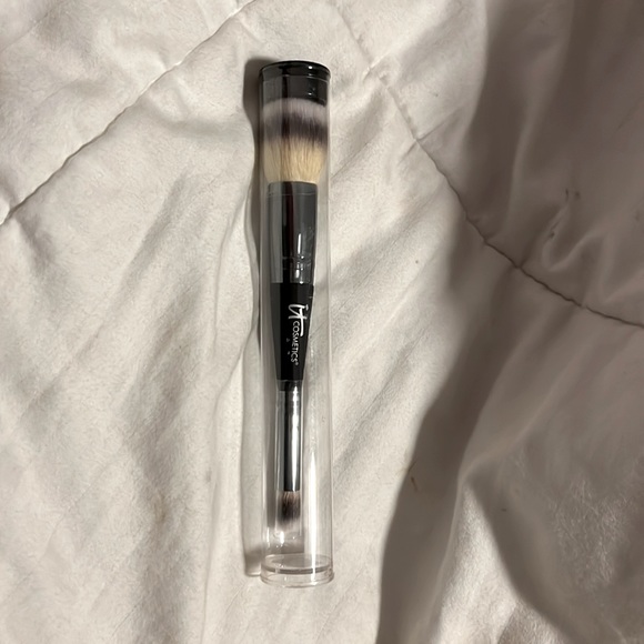 IT Makeup Brush #7 Complexion Perfection Brush - Picture 2 of 2